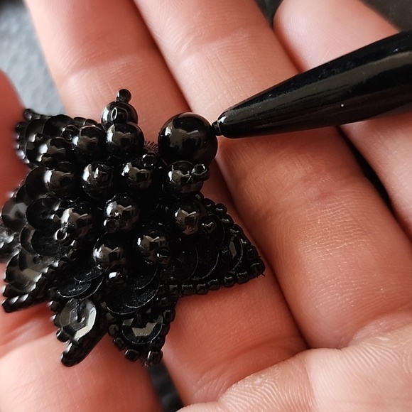VTG Black Beaded Earrings - Picture 6 of 9